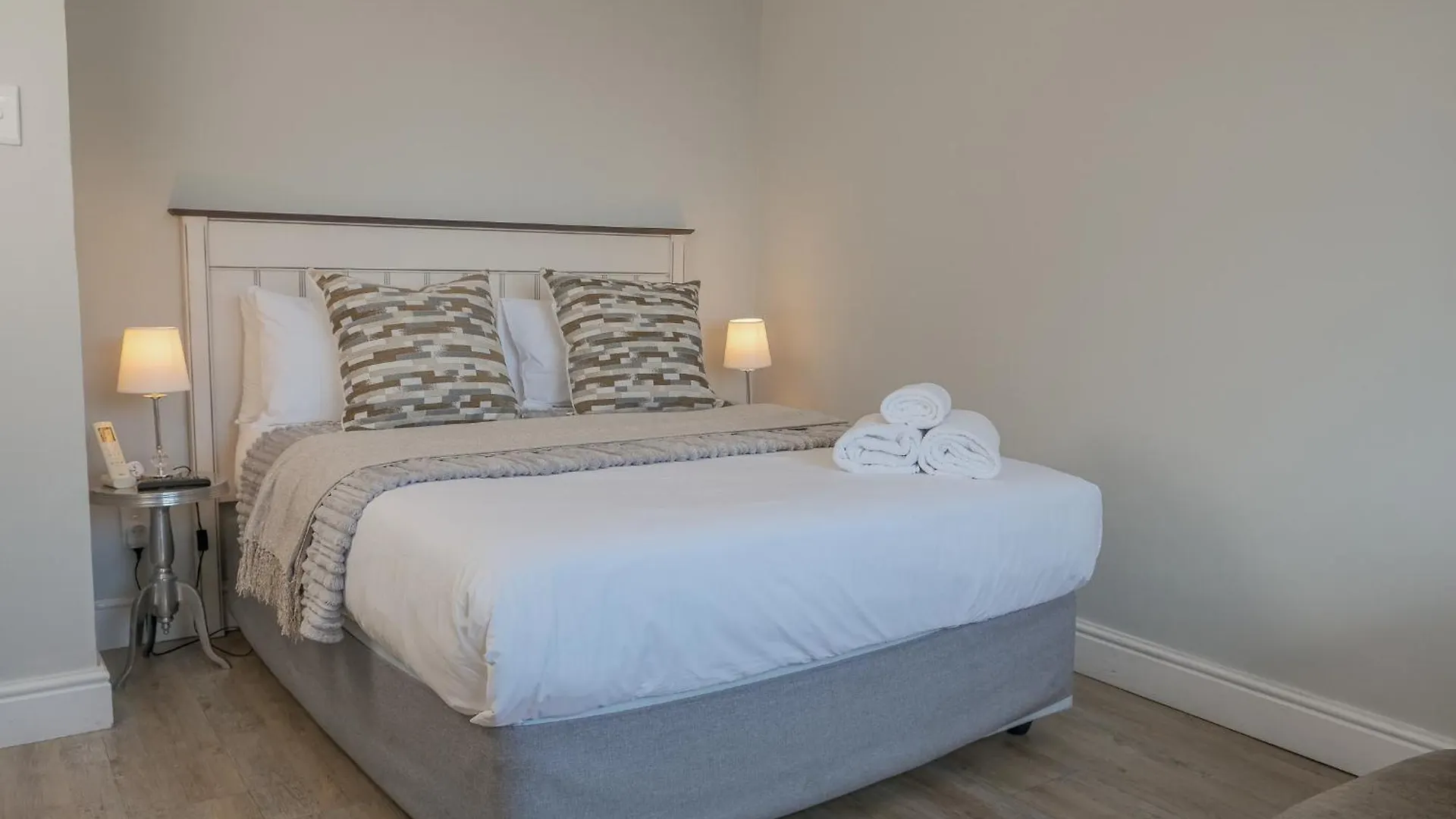 Coastal City Vibes - Stylish 2-Bedroom Kapstadt Apartment