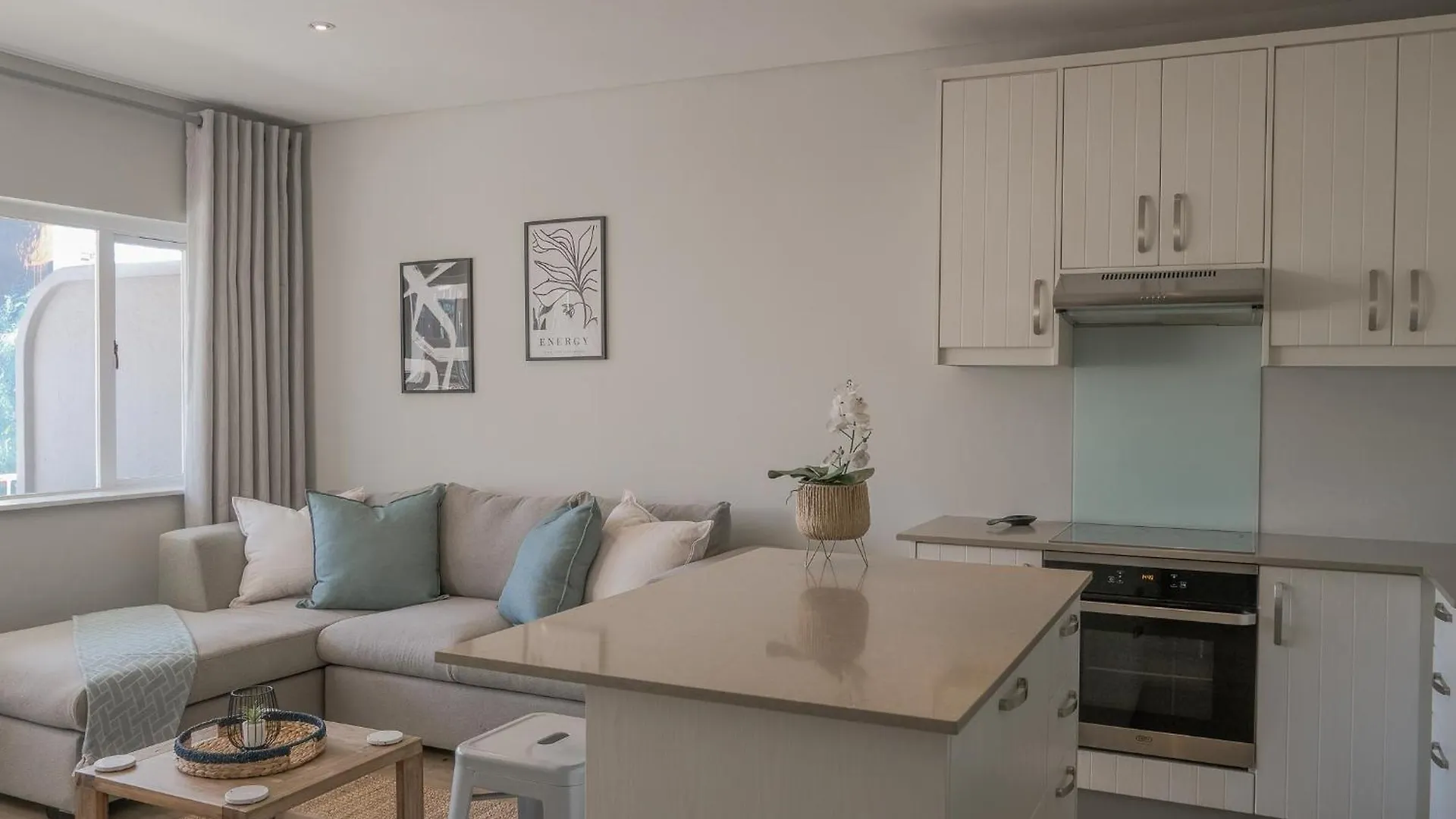 Apartment Coastal City Vibes - Stylish 2-Bedroom Kapstadt